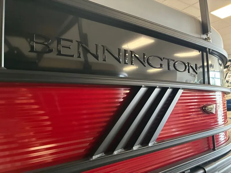 Slide: The Image of Bennington 22 M FASTBACK 2026 - 8