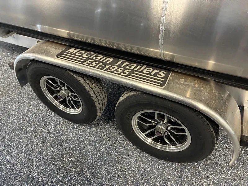 Slide: The Image of Bennington 23 LX Swingback 2026 - 4