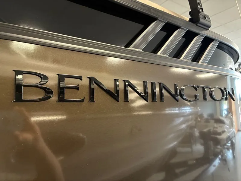 Slide: The Image of Bennington 23 LX Swingback 2026 - 5