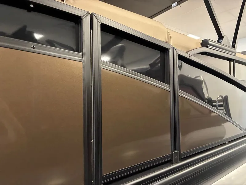 Slide: The Image of Bennington 23 LX Swingback 2026 - 9