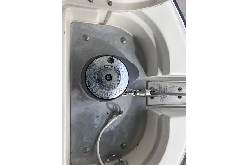 Slide: The Image of 2008 Hydra-Sports Vector 2900 CC boat anchor winch system close-up. - 36