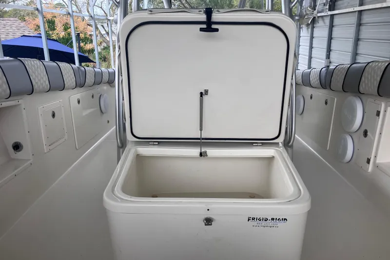 Slide: The Image of 2008 Hydra-Sports Vector 2900 CC boat interior with open storage compartment. - 43