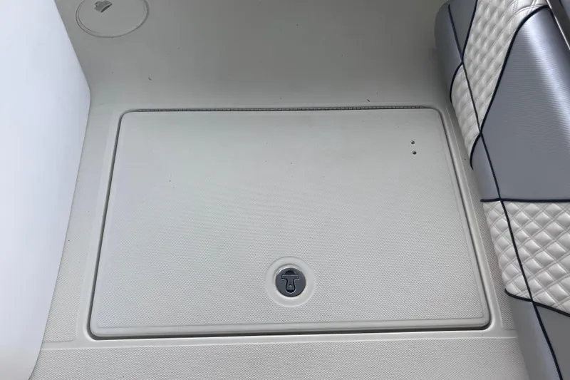 Slide: The Image of 2008 Hydra-Sports Vector 2900 CC deck with storage compartment and cushioned seating. - 53