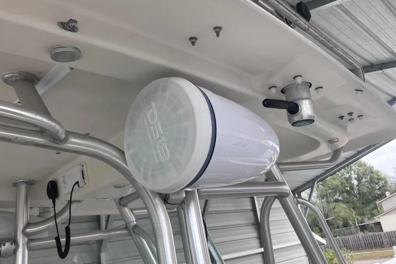 Slide: The Image of 2008 Hydra-Sports Vector 2900 CC boat with mounted speaker and rod holder. - 59