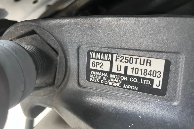 Slide: The Image of Yamaha F250TUR engine label on 2008 Hydra-Sports Vector 2900 CC boat. - 70