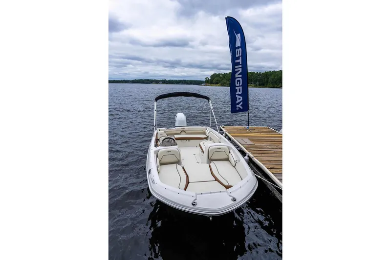 Slide: The Image of Stingray 182 SC 2025 - 20