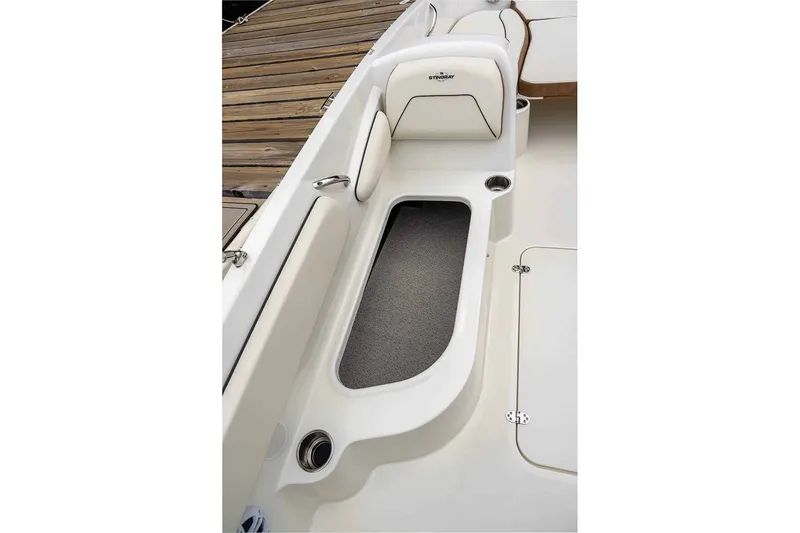 Slide: The Image of Stingray 182 SC 2025 - 7