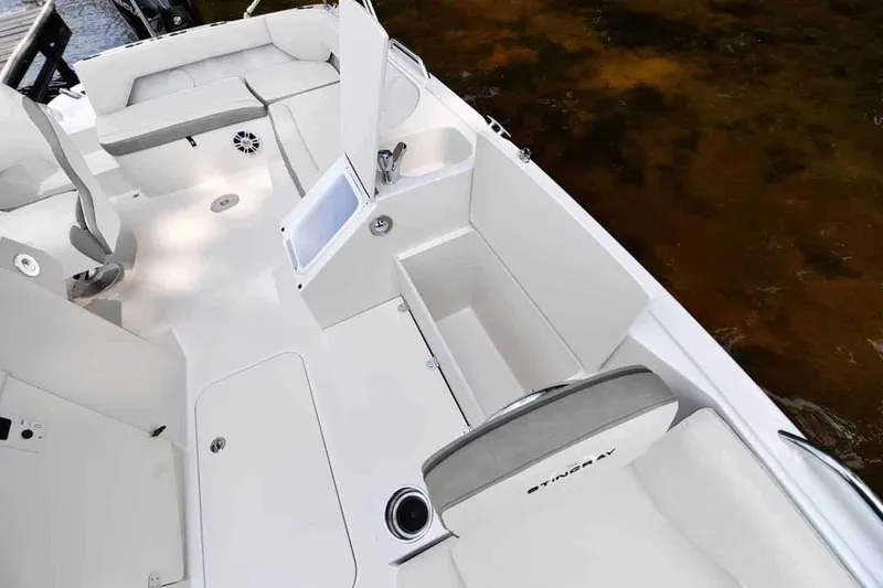 Slide: The Image of Stingray 212 SC 2025 - 17