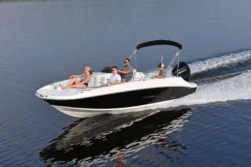 Slide: The Image of Stingray 212 SC 2025 - 23