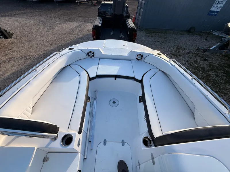 Slide: The Image of Stingray 212 SC 2025 - 28