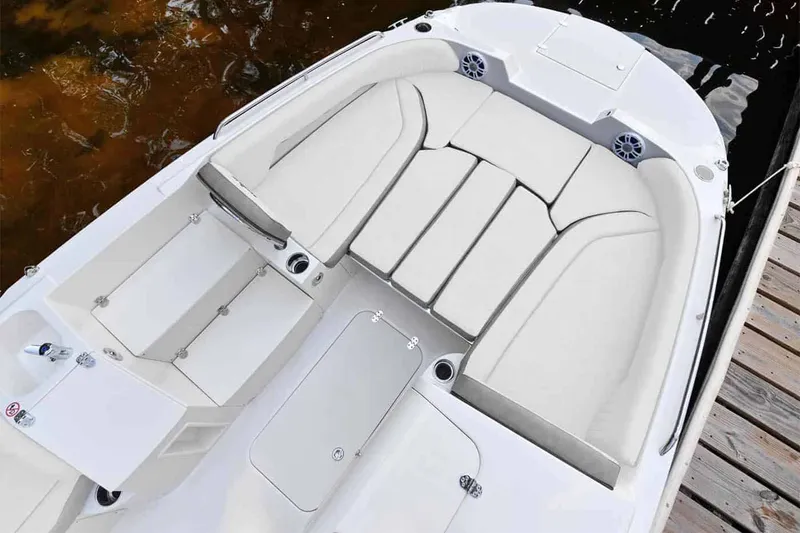 Slide: The Image of Stingray 212 SC 2025 - 3