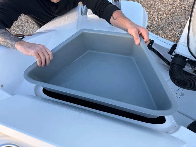 Slide: The Image of Stingray 212 SC 2025 - 32