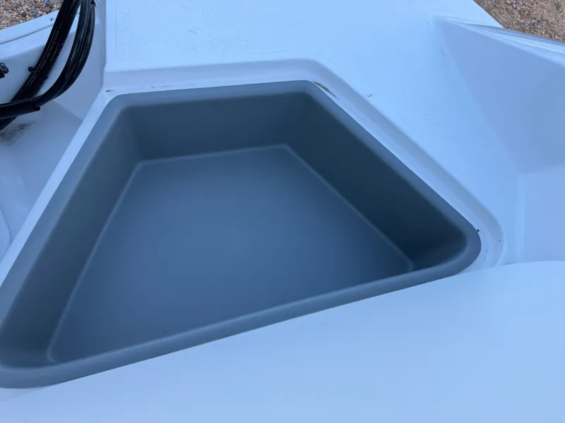 Slide: The Image of Stingray 212 SC 2025 - 33