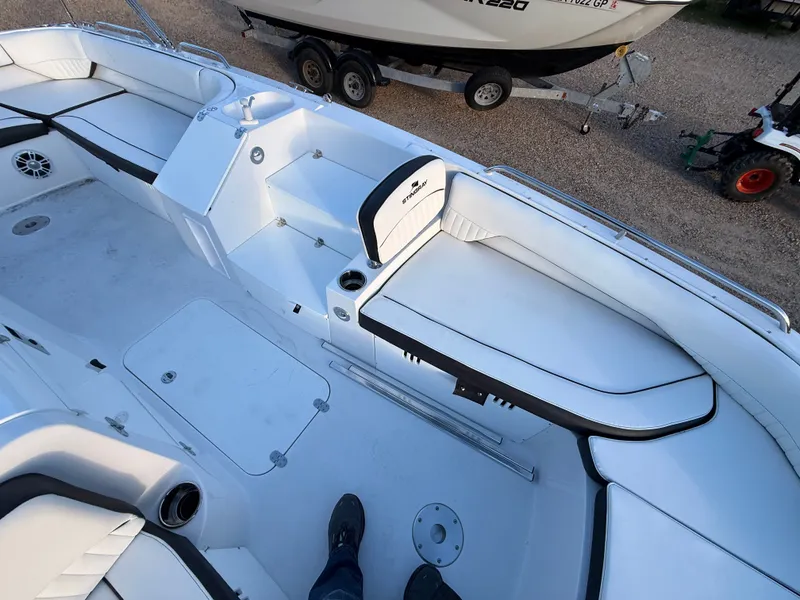 Slide: The Image of Stingray 212 SC 2025 - 41