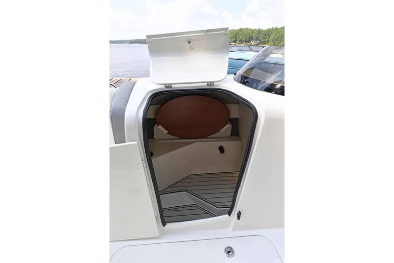 Slide: The Image of Stingray 212 SC 2025 - 53