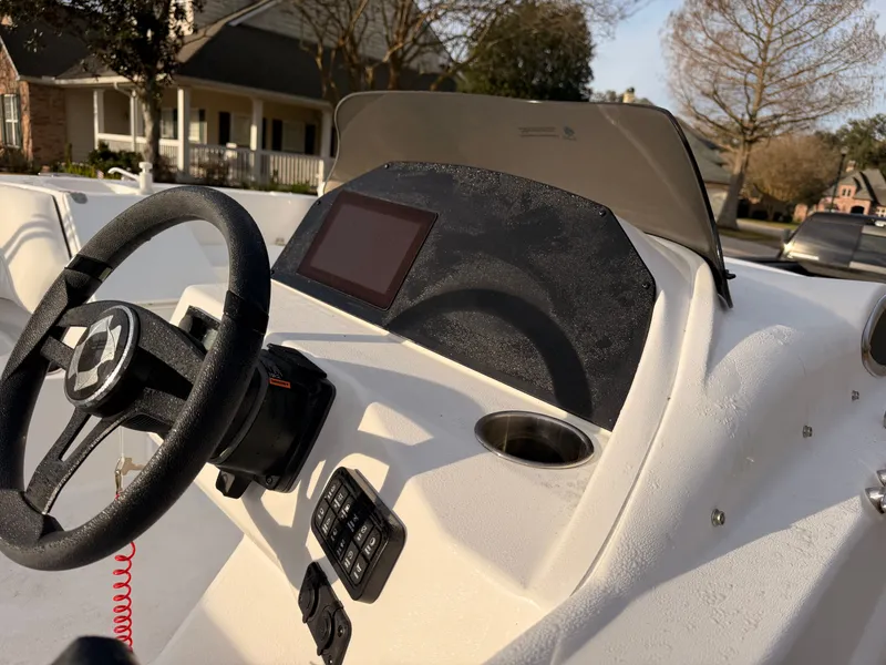 Slide: The Image of Stingray 212 SC 2026 - 27