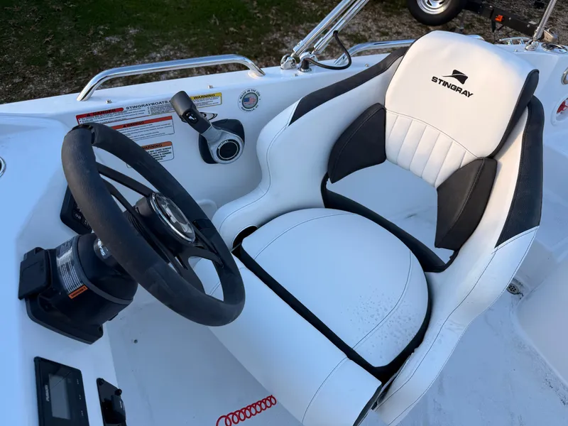 Slide: The Image of Stingray 212 SC 2026 - 38