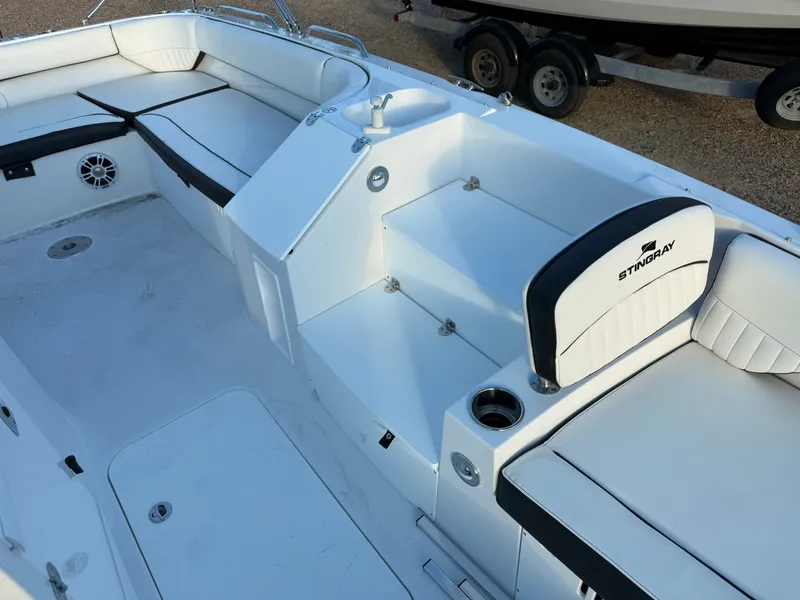 Slide: The Image of Stingray 212 SC 2026 - 40