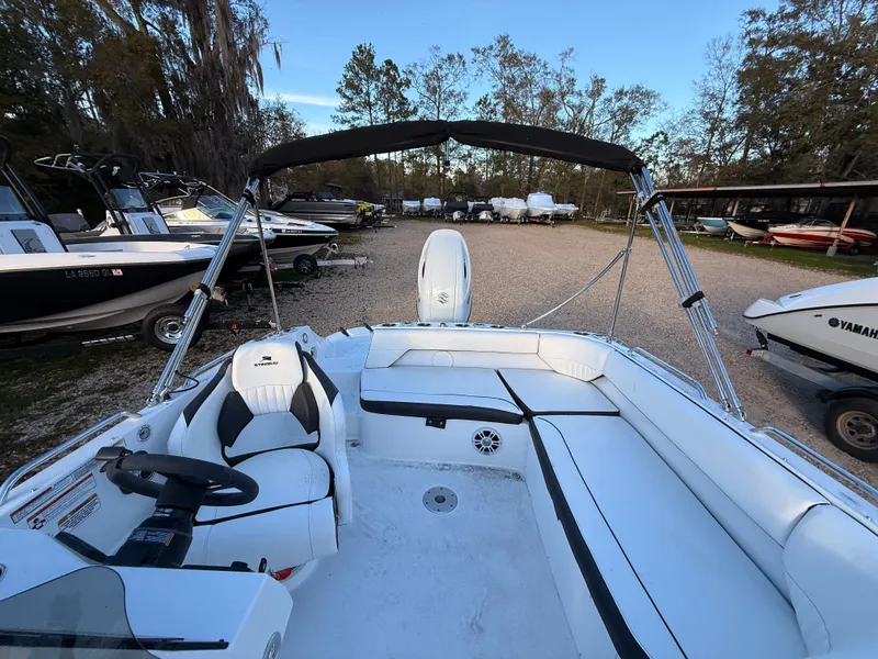 Slide: The Image of Stingray 212 SC 2026 - 43