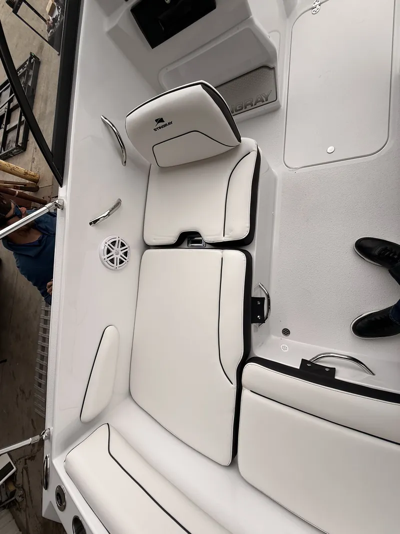 Slide: The Image of Interior of 2025 Stingray 172 DC with white upholstery. - 29