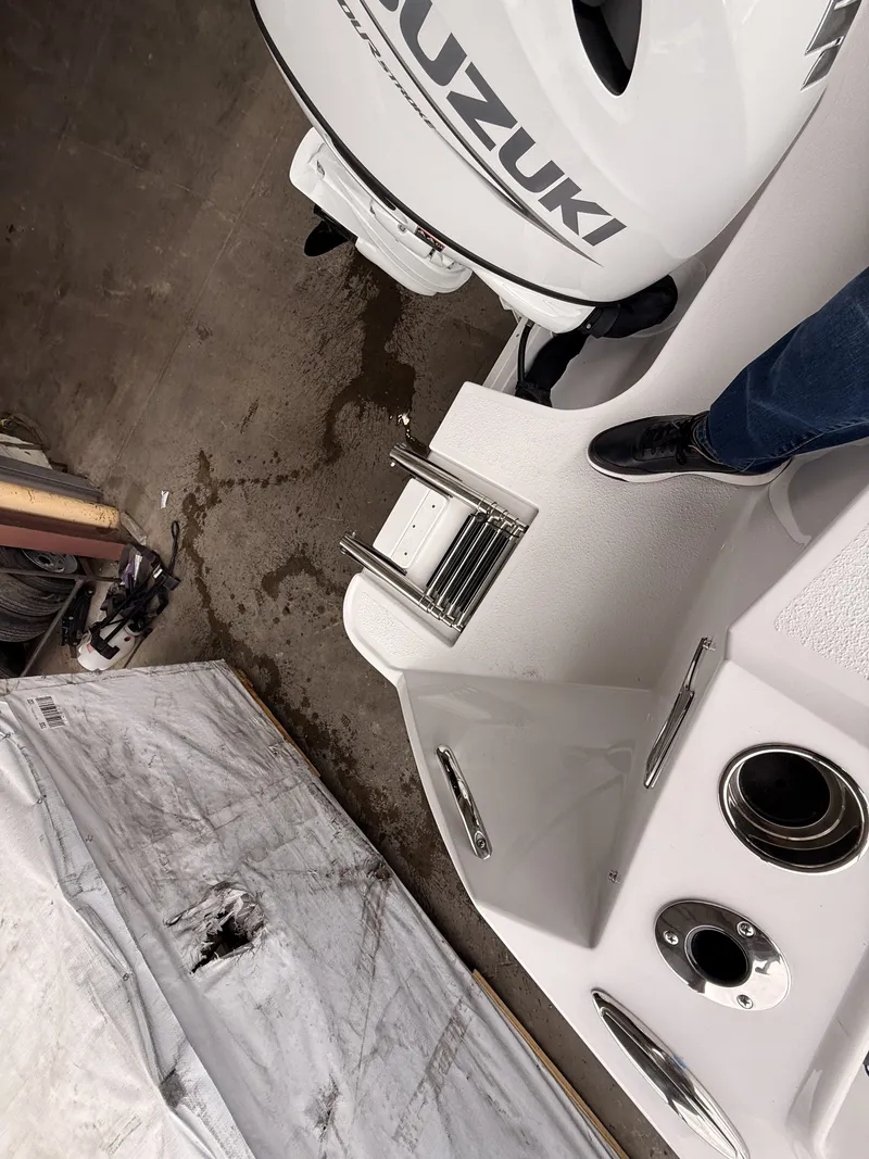 Slide: The Image of Stingray 172 DC 2025 with Suzuki engine, top view. - 38