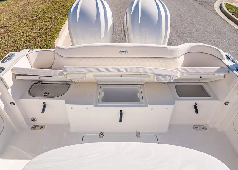 Slide: The Image of Sea Hunt Ultra 285 CB 2026 - 11