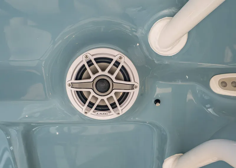 Slide: The Image of Sea Hunt Ultra 285 CB 2026 - 16