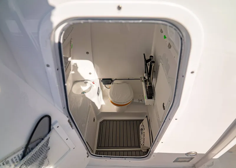 Slide: The Image of Sea Hunt Ultra 285 CB 2026 - 22