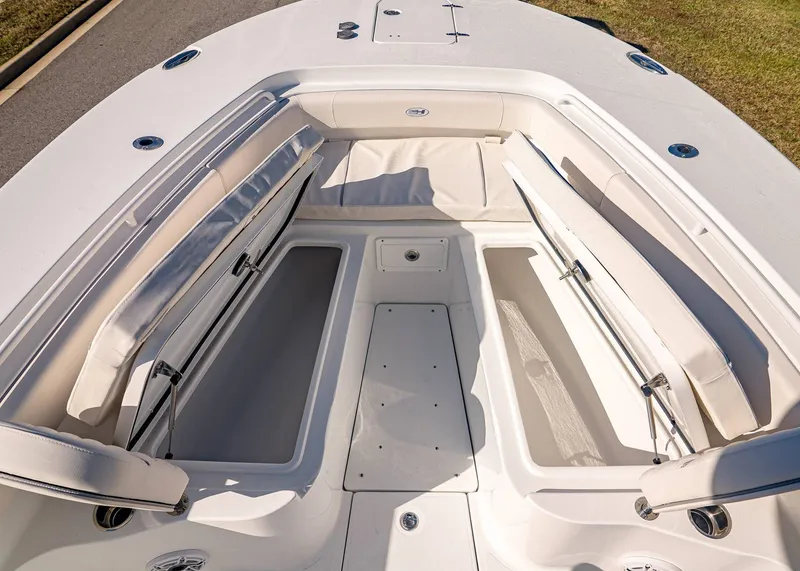 Slide: The Image of Sea Hunt Ultra 285 CB 2026 - 26