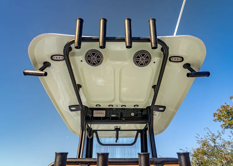 Slide: The Image of Sea Hunt Ultra 235 SE 2026 - 12