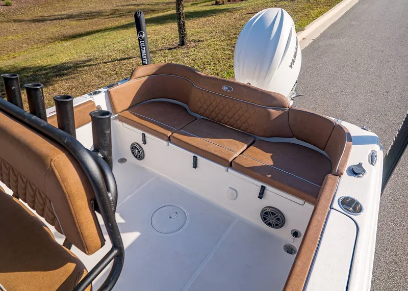 Slide: The Image of Sea Hunt Ultra 235 SE 2026 - 6