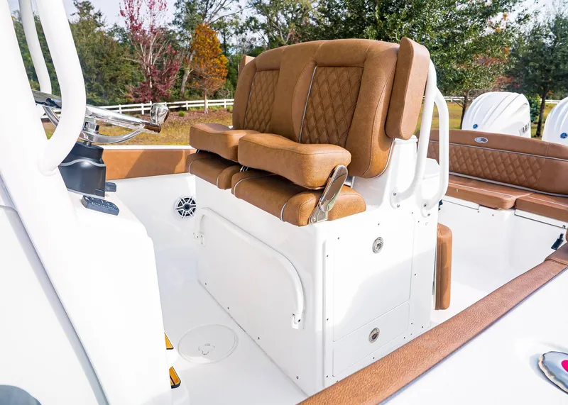 Slide: The Image of Sea Hunt Ultra 265 SE 2026 - 14