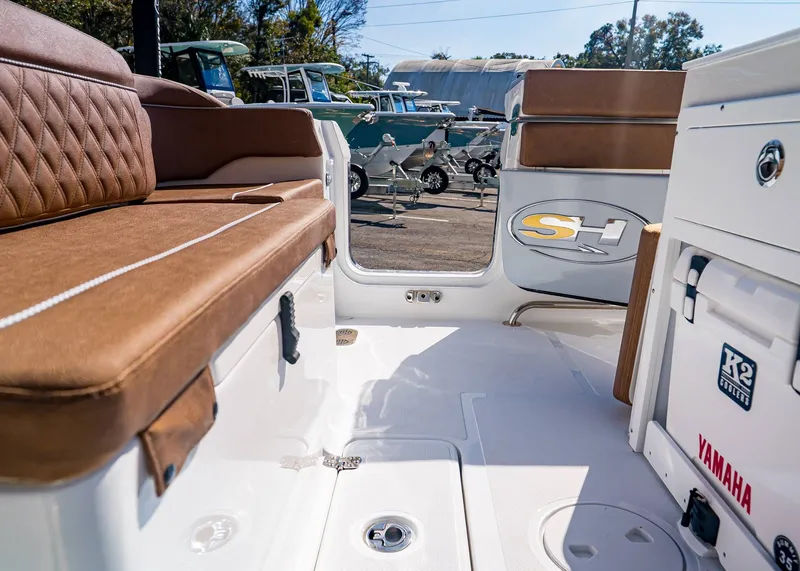 Slide: The Image of Sea Hunt Ultra 275 SE 2026 - 8