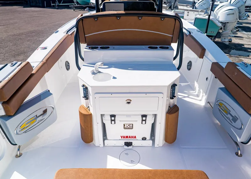 Slide: The Image of Sea Hunt Ultra 275 SE 2026 - 9