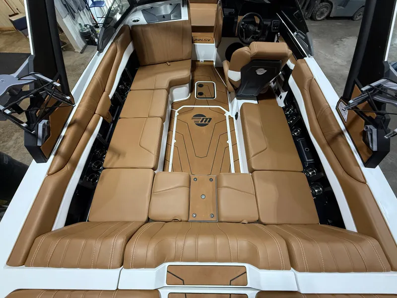 Slide: The Image of Malibu Wakesetter 22 LSV 2026 - 728
