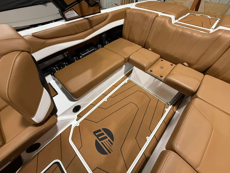 Slide: The Image of Malibu Wakesetter 22 LSV 2026 - 744