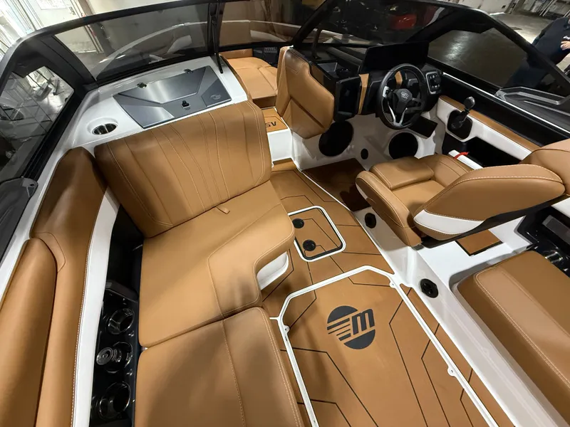 Slide: The Image of Malibu Wakesetter 22 LSV 2026 - 760