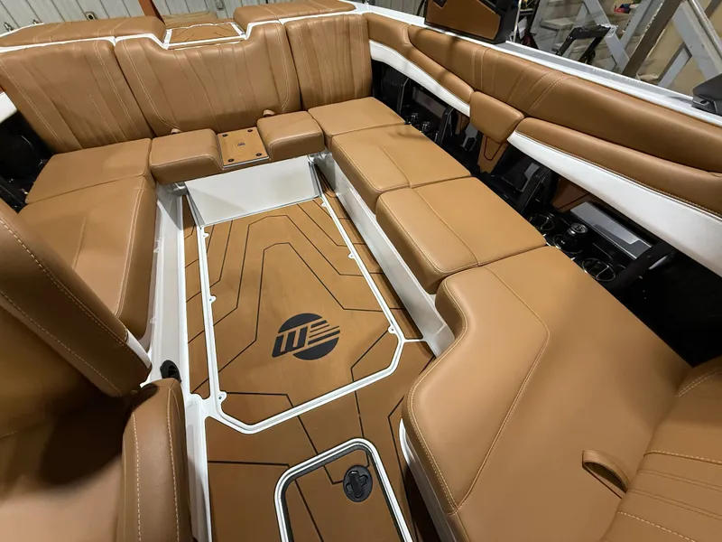 Slide: The Image of Malibu Wakesetter 22 LSV 2026 - 765
