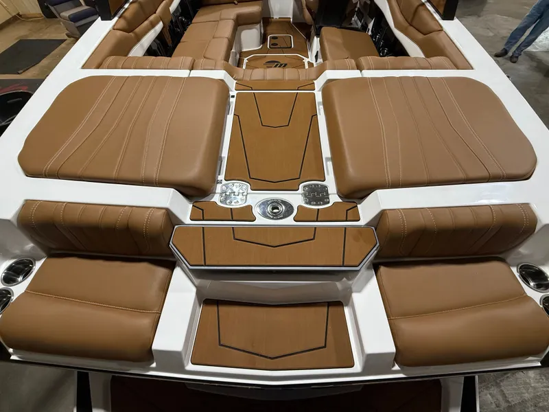 Slide: The Image of Malibu Wakesetter 22 LSV 2026 - 777