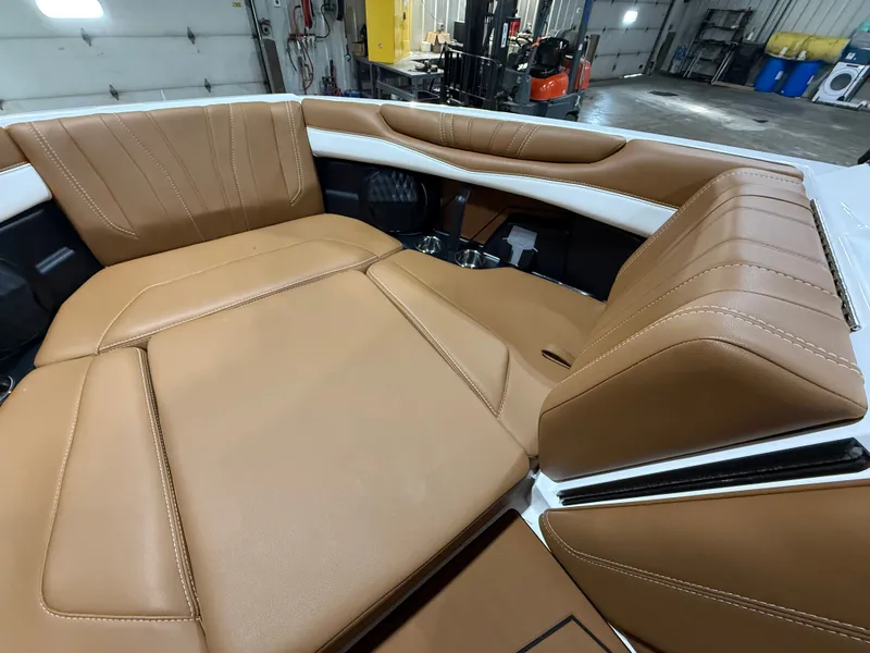 Slide: The Image of Malibu Wakesetter 22 LSV 2026 - 890