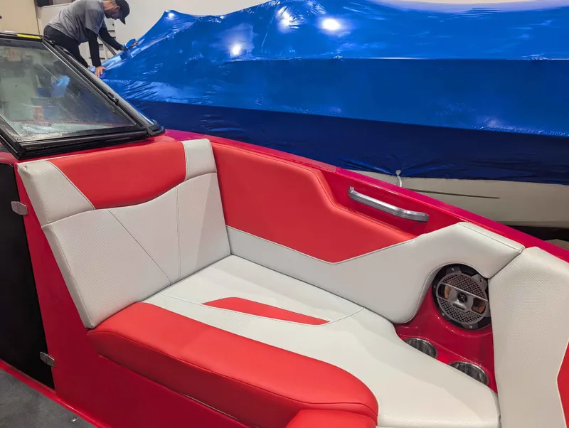 Slide: The Image of MasterCraft NXT22 2020 - 15