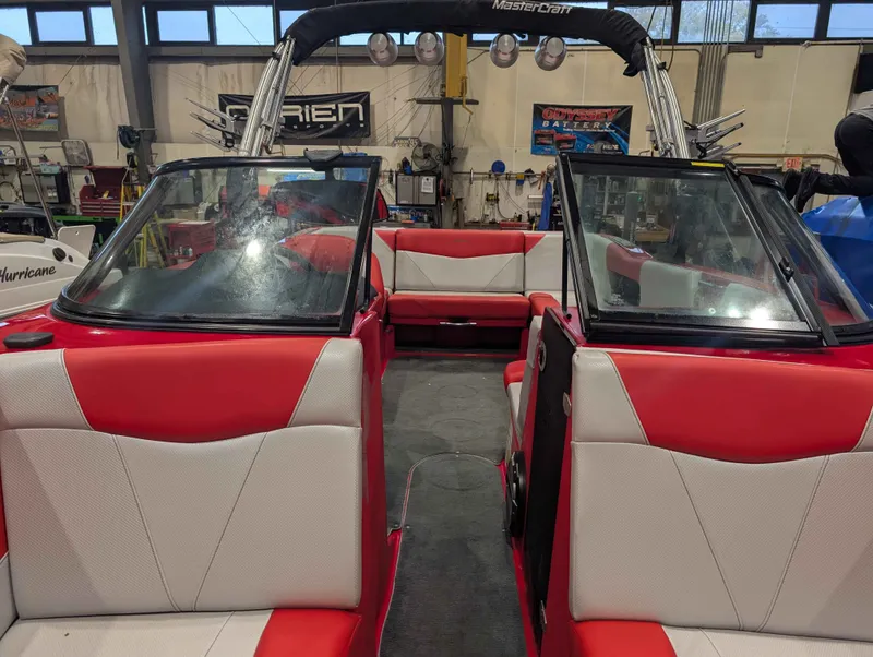 Slide: The Image of MasterCraft NXT22 2020 - 17