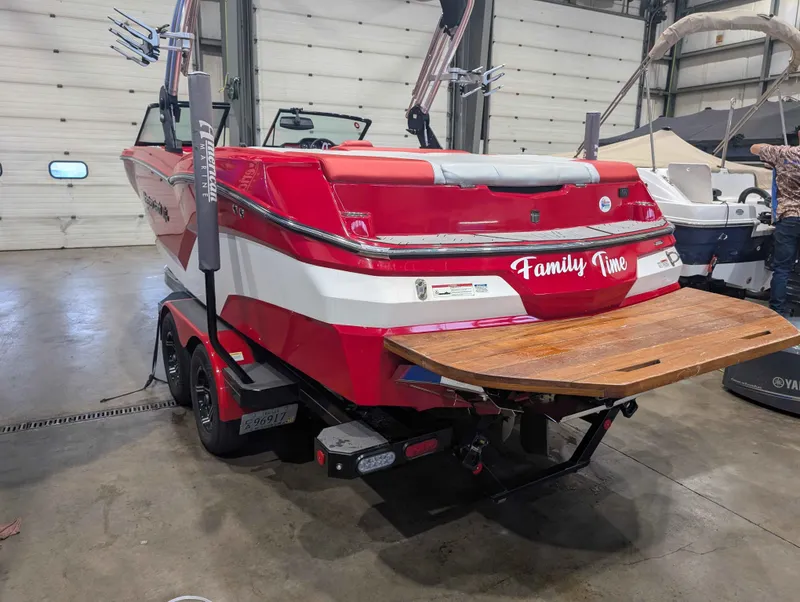 Slide: The Image of MasterCraft NXT22 2020 - 20