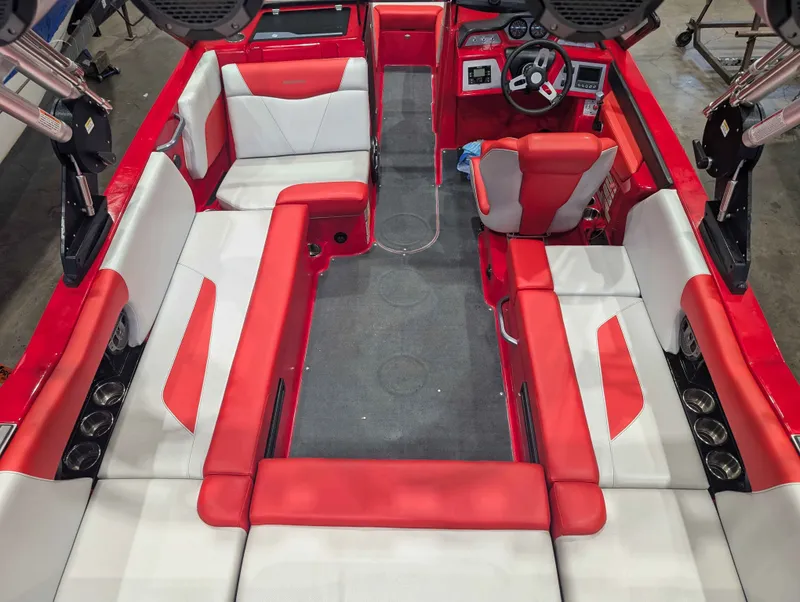 Slide: The Image of MasterCraft NXT22 2020 - 4