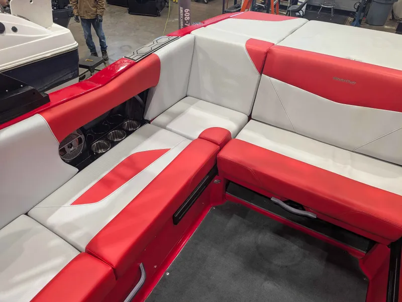 Slide: The Image of MasterCraft NXT22 2020 - 6