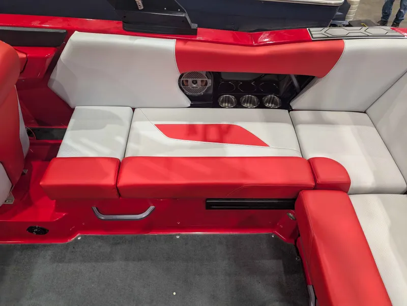 Slide: The Image of MasterCraft NXT22 2020 - 7