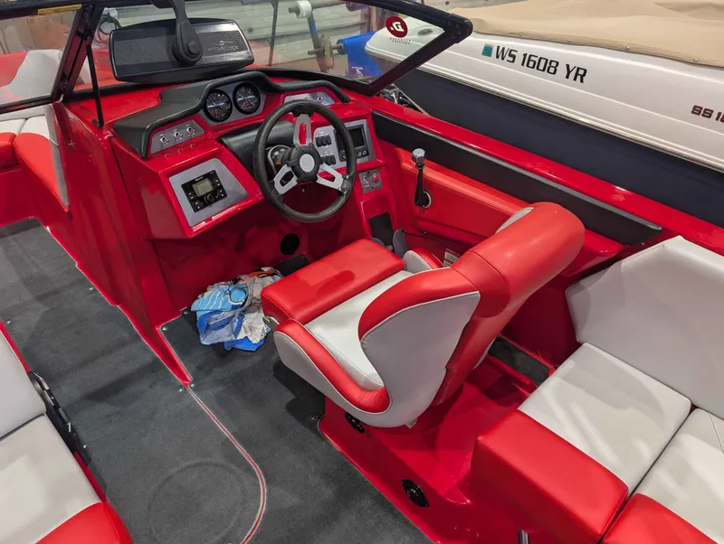 Slide: The Image of MasterCraft NXT22 2020 - 8