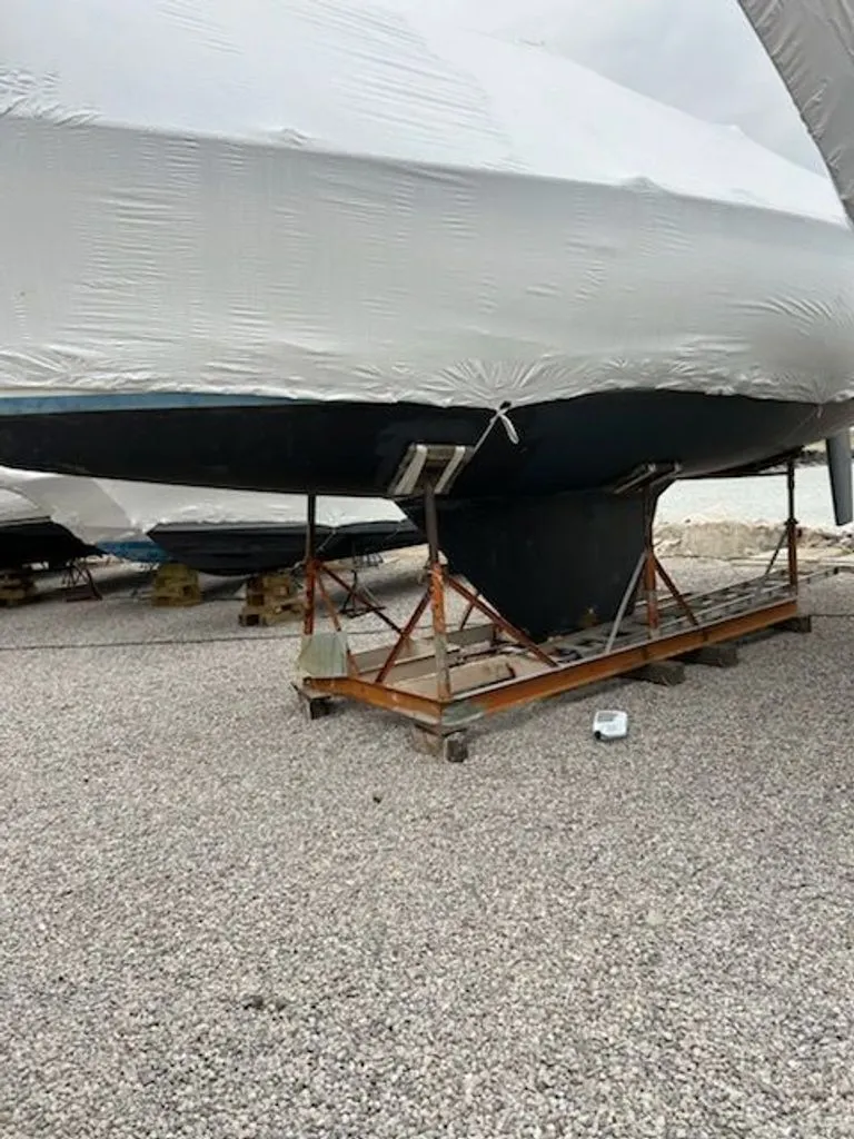 Slide: The Image of Hunter 34 1983 - 3