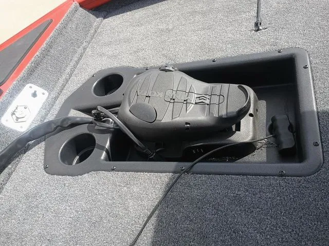 Slide: The Image of Tracker Pro Team 175 TXW 2026 - 15