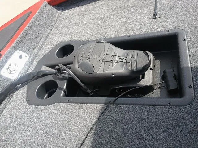 Slide: The Image of Tracker Pro Team 175 TXW 2026 - 17